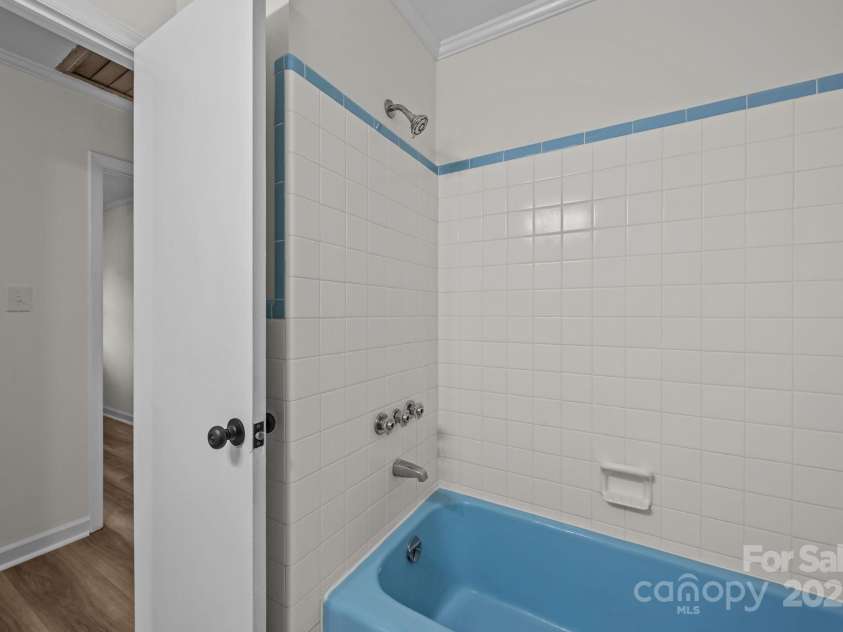 525 Julia Avenue, Belmont, NC 28012.  MLS# CAR4281678, YatesRealty ID 26734. Bathroom (2)