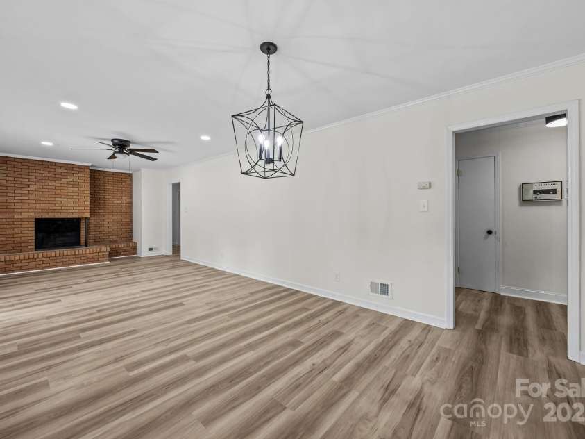 525 Julia Avenue, Belmont, NC 28012.  MLS# CAR4281678, YatesRealty ID 26734. Living/Dining