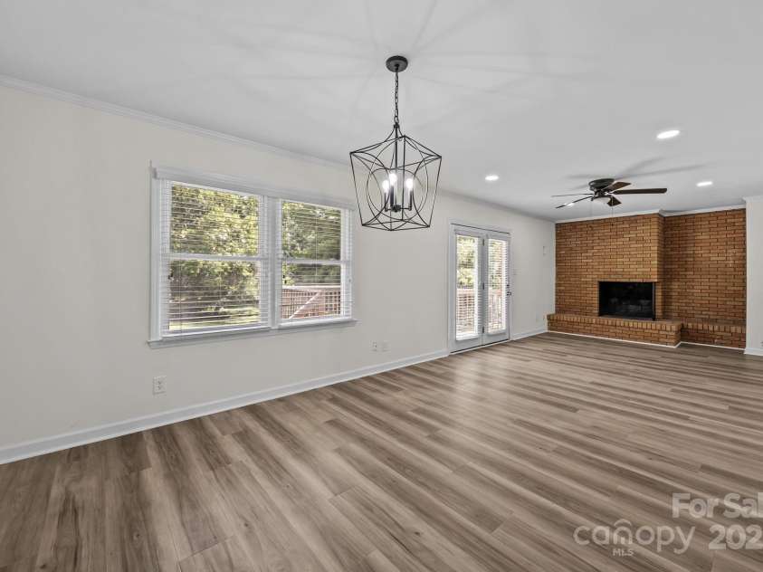 525 Julia Avenue, Belmont, NC 28012.  MLS# CAR4281678, YatesRealty ID 26734. Living/dining