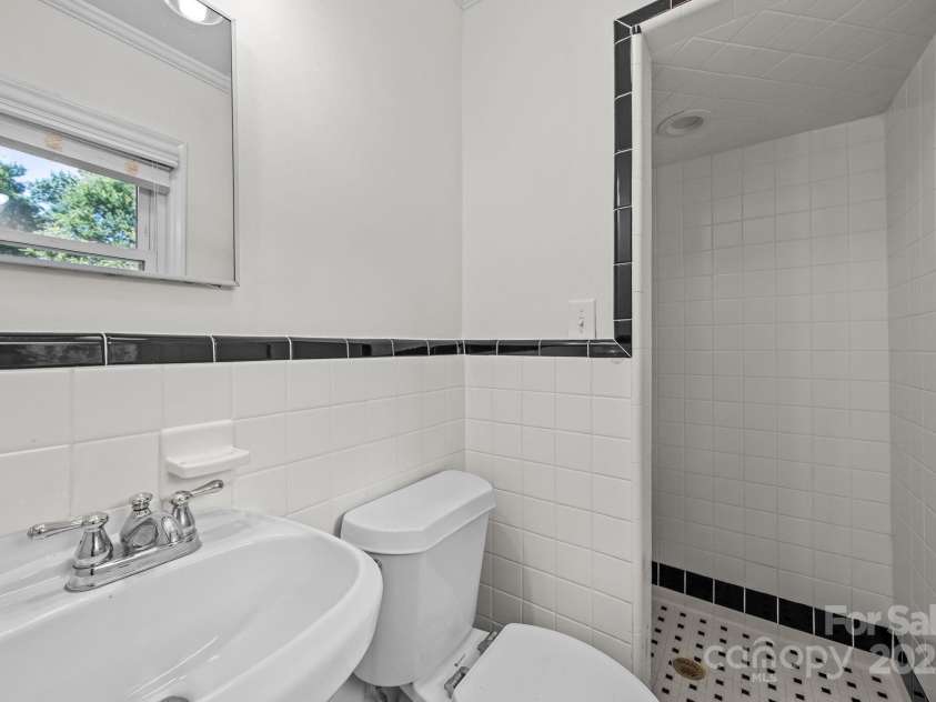 525 Julia Avenue, Belmont, NC 28012.  MLS# CAR4281678, YatesRealty ID 26734. Primary bath