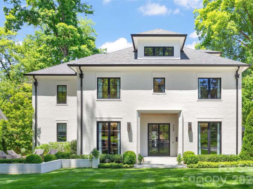 700 Cherokee Road, Charlotte, NC 28207.  MLS# CAR4379207, YatesRealty ID 26735. 