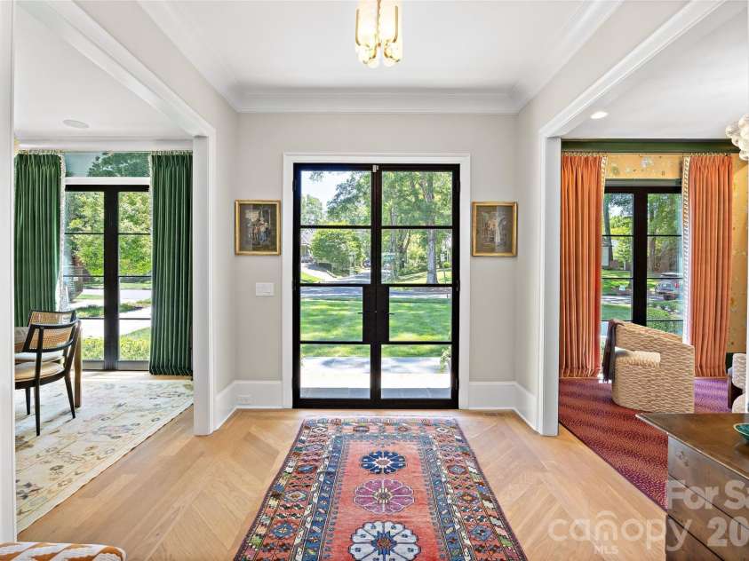 700 Cherokee Road, Charlotte, NC 28207.  MLS# CAR4379207, YatesRealty ID 26735. 
