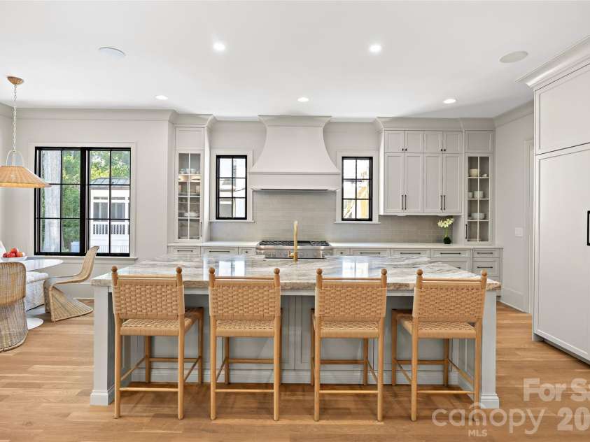 700 Cherokee Road, Charlotte, NC 28207.  MLS# CAR4379207, YatesRealty ID 26735. 