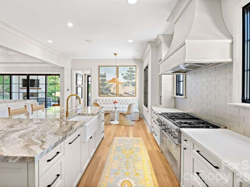 700 Cherokee Road, Charlotte, NC 28207.  MLS# CAR4379207, YatesRealty ID 26735. 