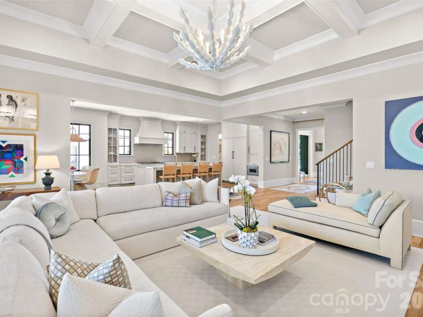 700 Cherokee Road, Charlotte, NC 28207.  MLS# CAR4379207, YatesRealty ID 26735. 