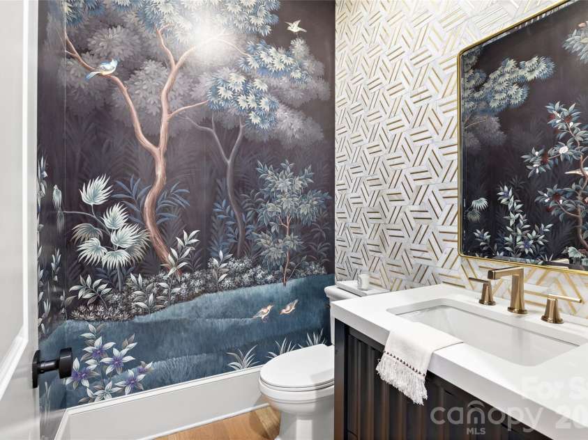 700 Cherokee Road, Charlotte, NC 28207.  MLS# CAR4379207, YatesRealty ID 26735. 