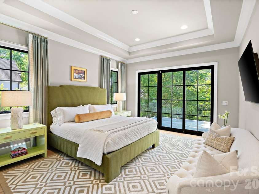 700 Cherokee Road, Charlotte, NC 28207.  MLS# CAR4379207, YatesRealty ID 26735. 