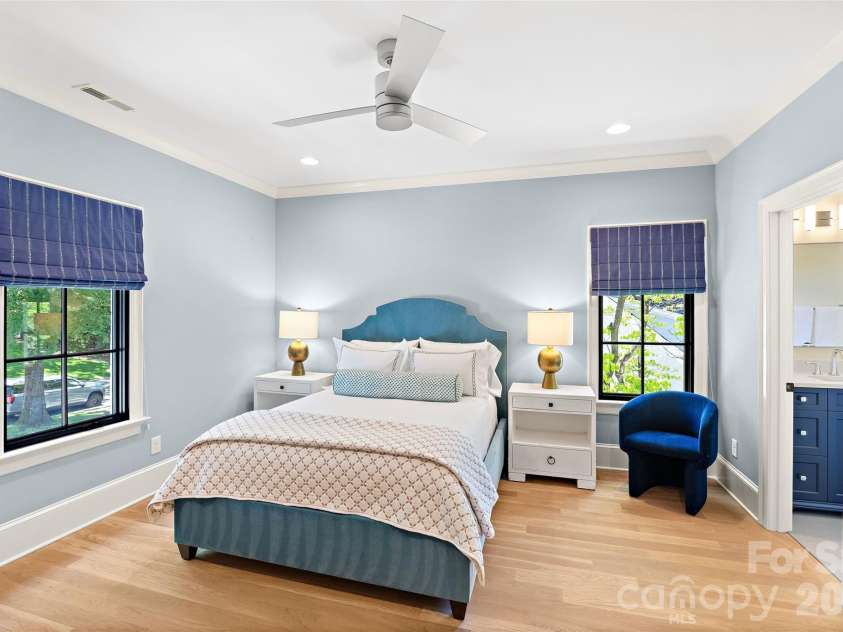 700 Cherokee Road, Charlotte, NC 28207.  MLS# CAR4379207, YatesRealty ID 26735. 
