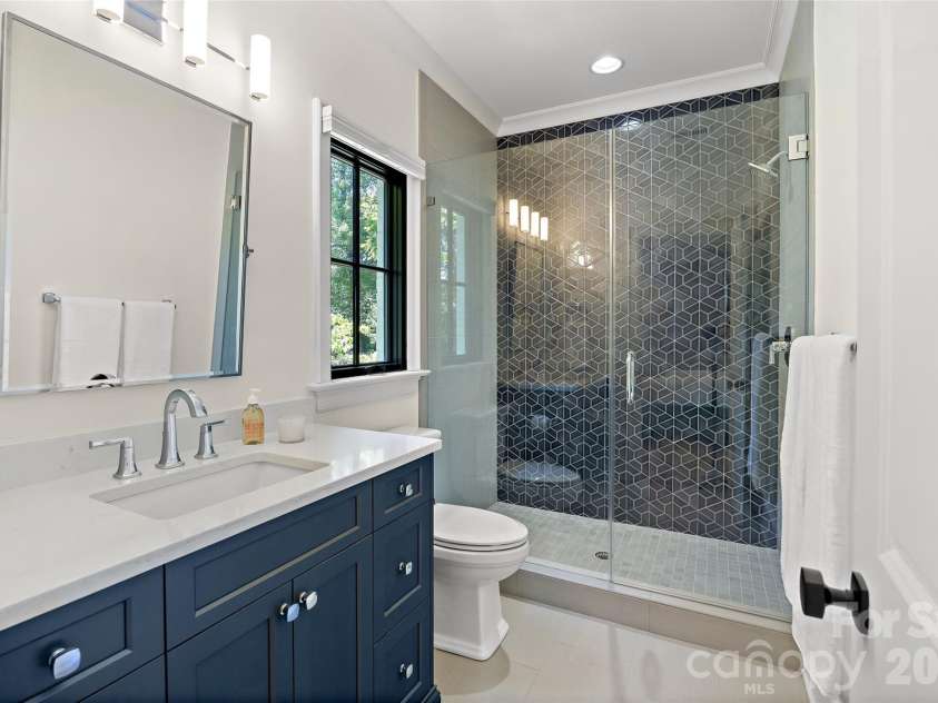 700 Cherokee Road, Charlotte, NC 28207.  MLS# CAR4379207, YatesRealty ID 26735. 