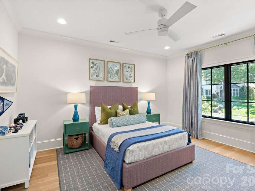 700 Cherokee Road, Charlotte, NC 28207.  MLS# CAR4379207, YatesRealty ID 26735. 