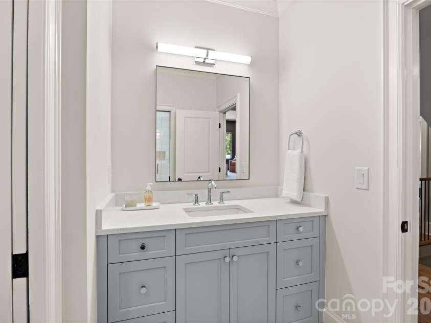 700 Cherokee Road, Charlotte, NC 28207.  MLS# CAR4379207, YatesRealty ID 26735. 