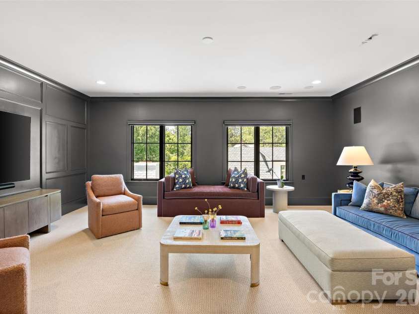 700 Cherokee Road, Charlotte, NC 28207.  MLS# CAR4379207, YatesRealty ID 26735. 