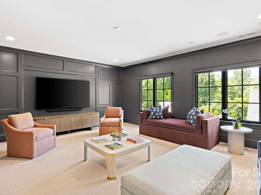 700 Cherokee Road, Charlotte, NC 28207.  MLS# CAR4379207, YatesRealty ID 26735. 