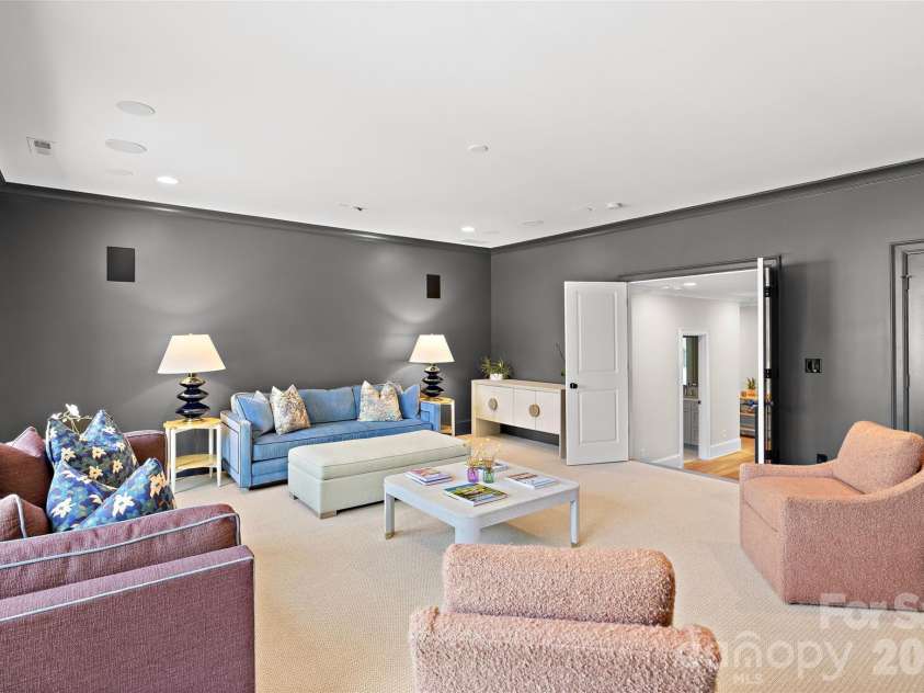 700 Cherokee Road, Charlotte, NC 28207.  MLS# CAR4379207, YatesRealty ID 26735. 