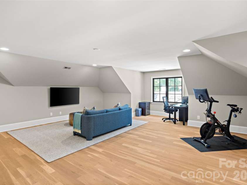 700 Cherokee Road, Charlotte, NC 28207.  MLS# CAR4379207, YatesRealty ID 26735. 