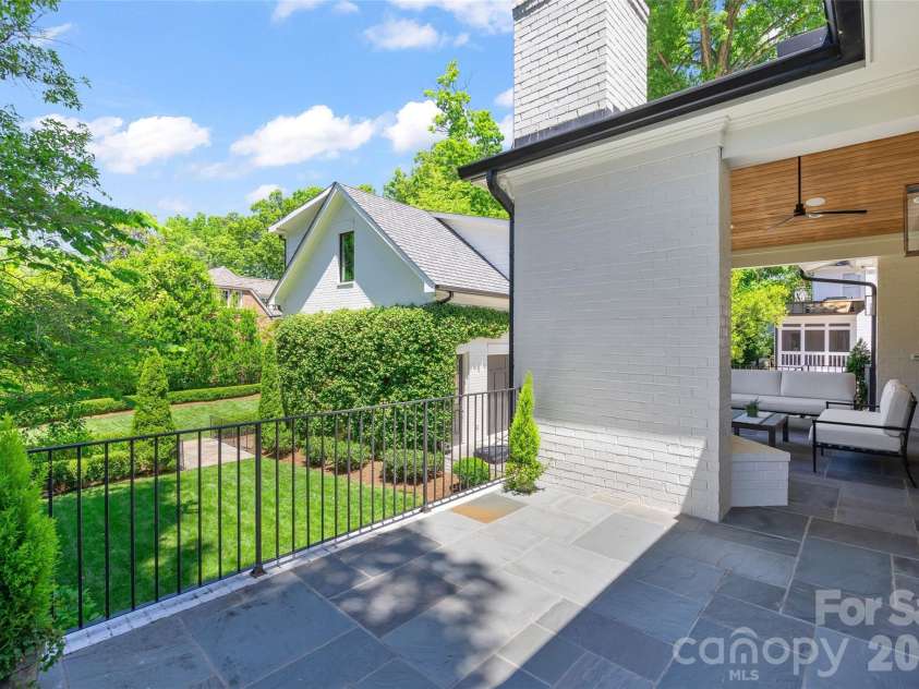 700 Cherokee Road, Charlotte, NC 28207.  MLS# CAR4379207, YatesRealty ID 26735. 