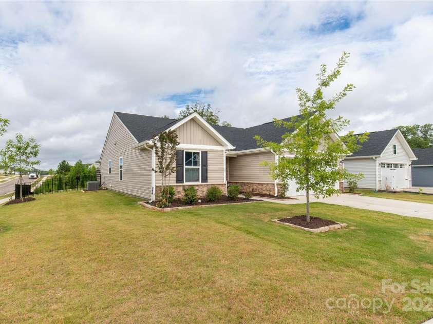 805 Purslane Street, Lancaster, SC 29720.  MLS# CAR4275053, YatesRealty ID 26735. 