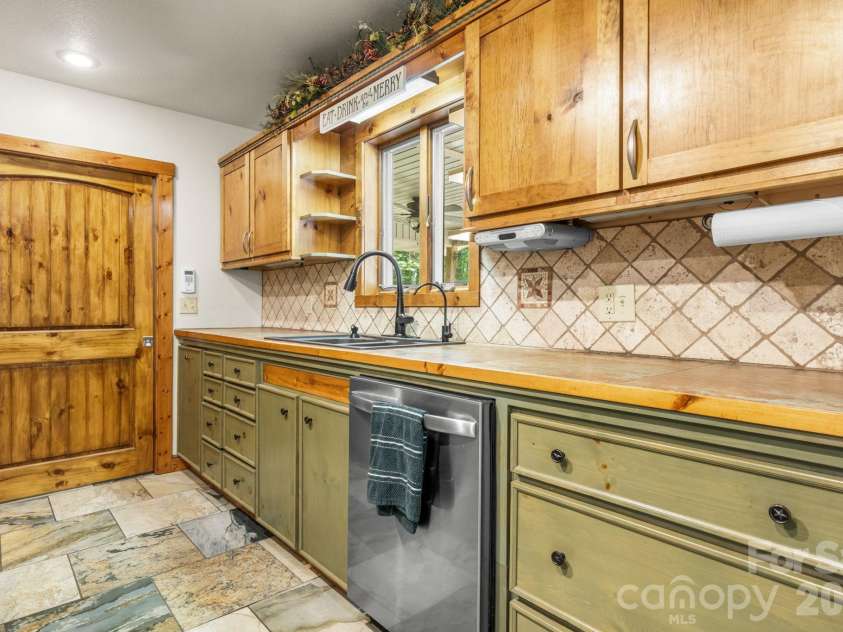 4586 Charlotte Street, Conover, NC 28613.  MLS# CAR4337899, YatesRealty ID 26736. 