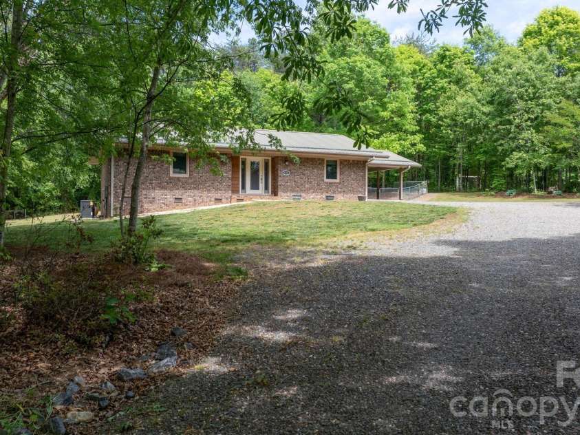 4586 Charlotte Street, Conover, NC 28613.  MLS# CAR4337899, YatesRealty ID 26736. 