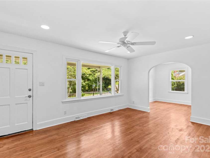 564 Greenway Drive, Statesville, NC 28677.  MLS# CAR4276083, YatesRealty ID 26736. 