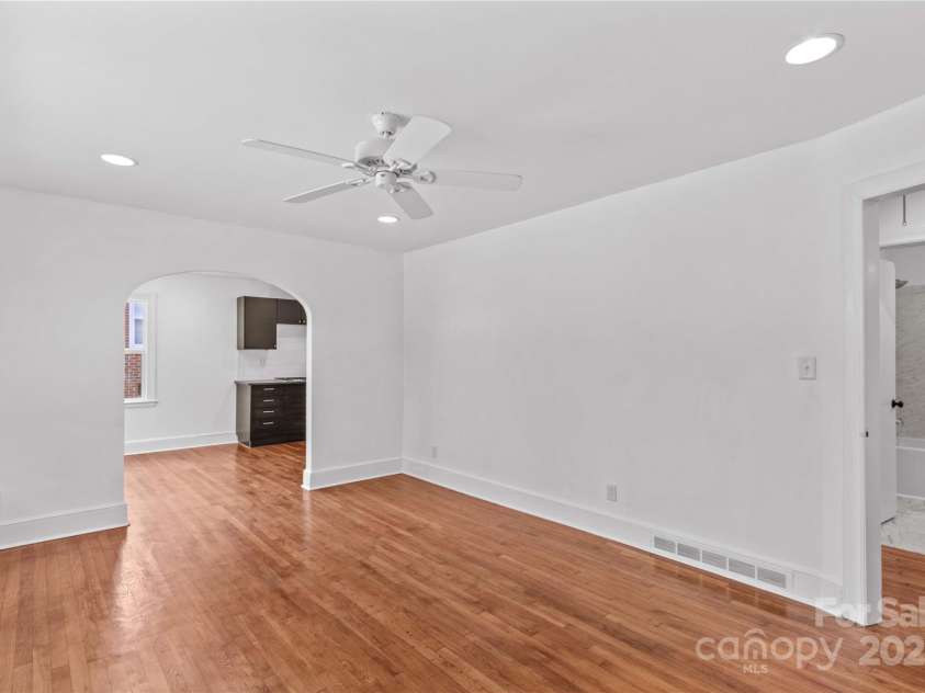 564 Greenway Drive, Statesville, NC 28677.  MLS# CAR4276083, YatesRealty ID 26736. 