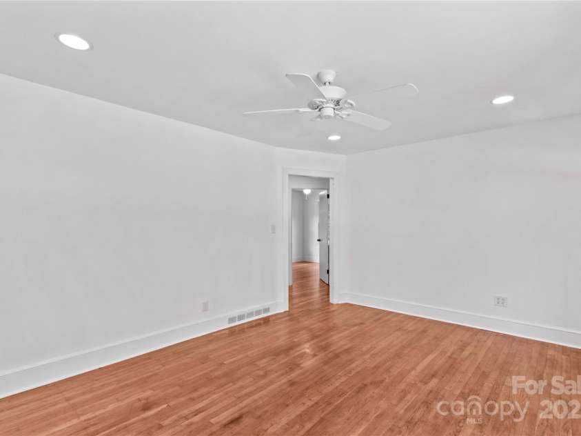 564 Greenway Drive, Statesville, NC 28677.  MLS# CAR4276083, YatesRealty ID 26736. 