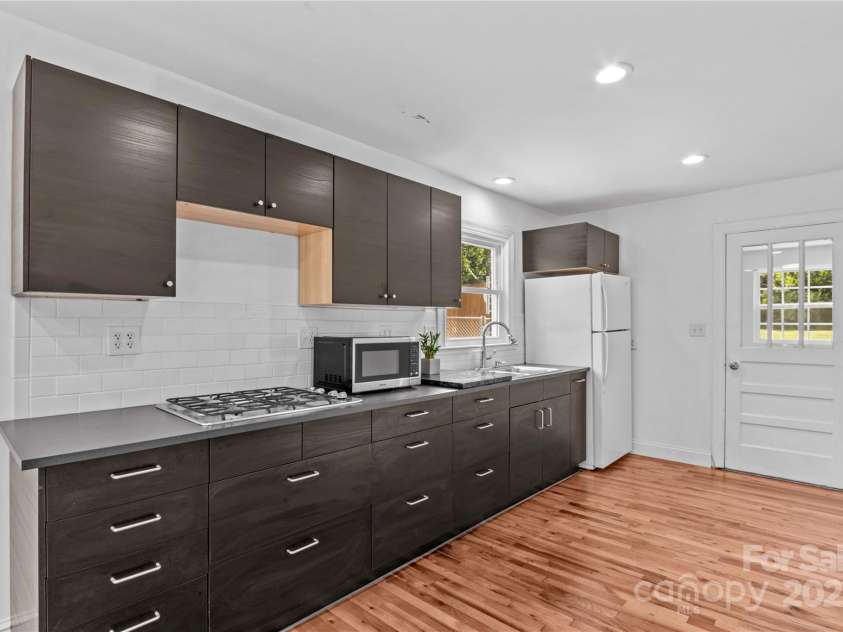 564 Greenway Drive, Statesville, NC 28677.  MLS# CAR4276083, YatesRealty ID 26736. 