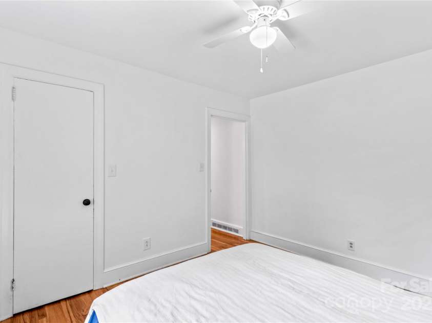 564 Greenway Drive, Statesville, NC 28677.  MLS# CAR4276083, YatesRealty ID 26736. 