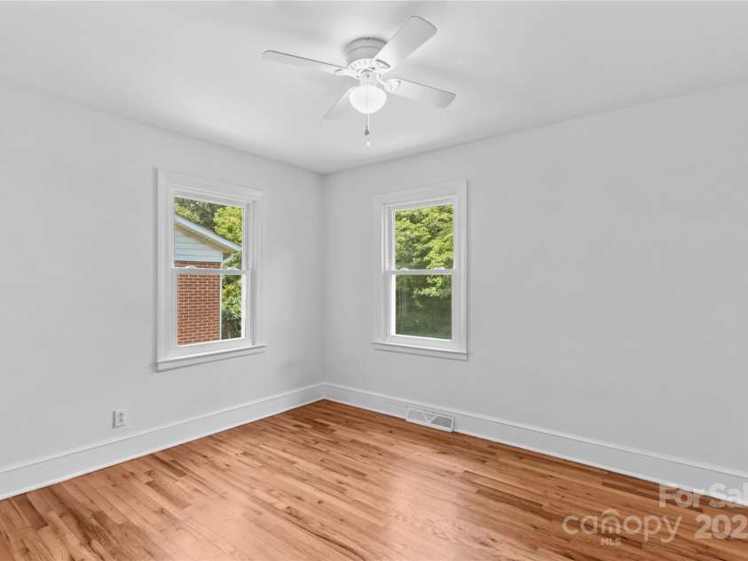 564 Greenway Drive, Statesville, NC 28677.  MLS# CAR4276083, YatesRealty ID 26736. 