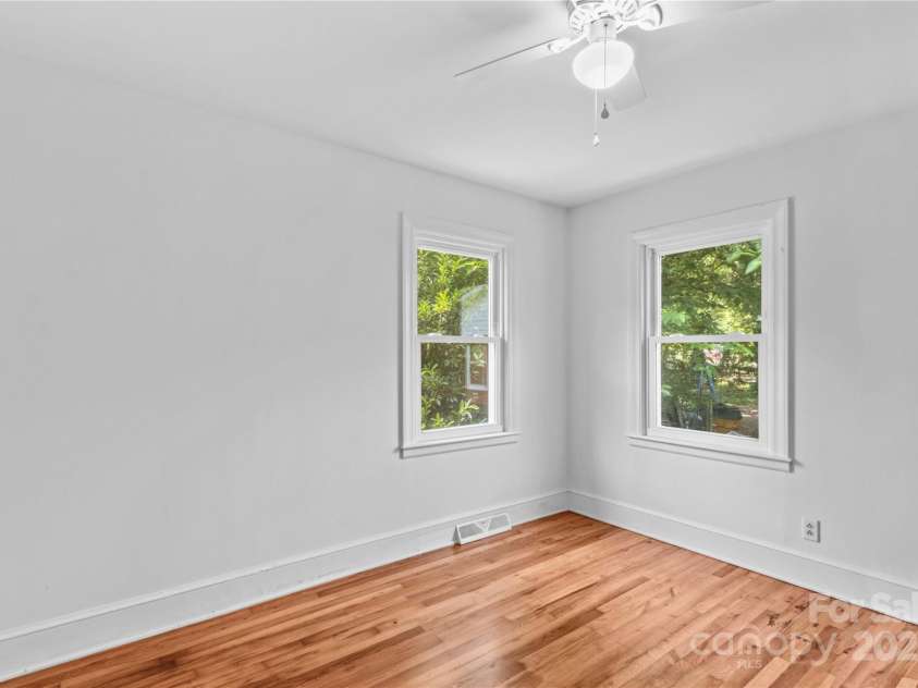 564 Greenway Drive, Statesville, NC 28677.  MLS# CAR4276083, YatesRealty ID 26736. 