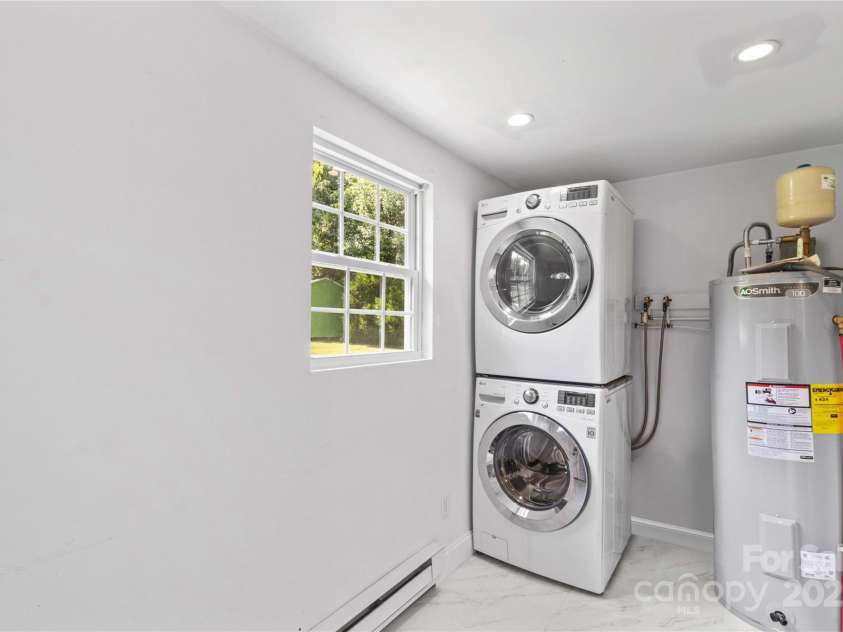 564 Greenway Drive, Statesville, NC 28677.  MLS# CAR4276083, YatesRealty ID 26736. 