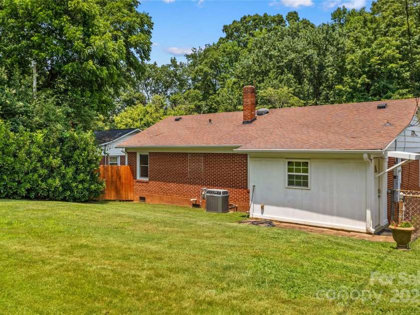 564 Greenway Drive, Statesville, NC 28677.  MLS# CAR4276083, YatesRealty ID 26736. 