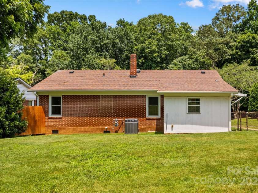 564 Greenway Drive, Statesville, NC 28677.  MLS# CAR4276083, YatesRealty ID 26736. 