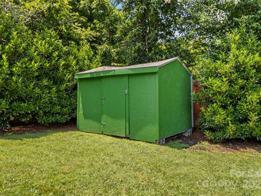 564 Greenway Drive, Statesville, NC 28677.  MLS# CAR4276083, YatesRealty ID 26736. 