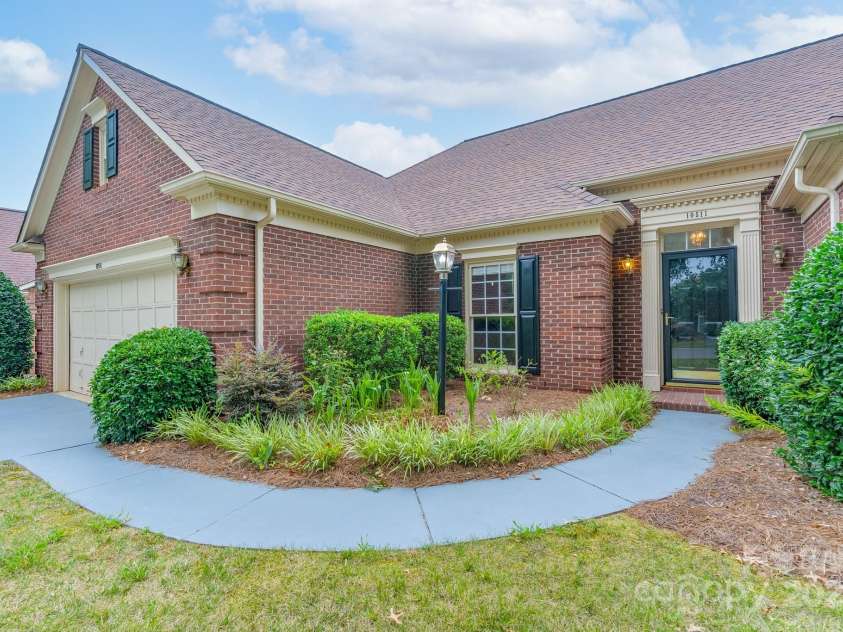 10511 Pullengreen Drive, Charlotte, NC 28277.  MLS# CAR4278829, YatesRealty ID 26738. 
