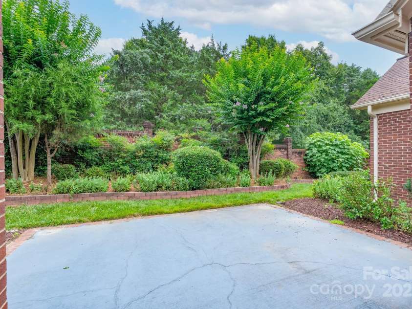 10511 Pullengreen Drive, Charlotte, NC 28277.  MLS# CAR4278829, YatesRealty ID 26738. 