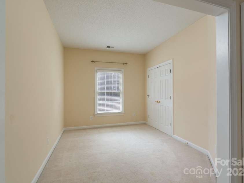 10511 Pullengreen Drive, Charlotte, NC 28277.  MLS# CAR4278829, YatesRealty ID 26738. Primary Bedroom Sitting area.