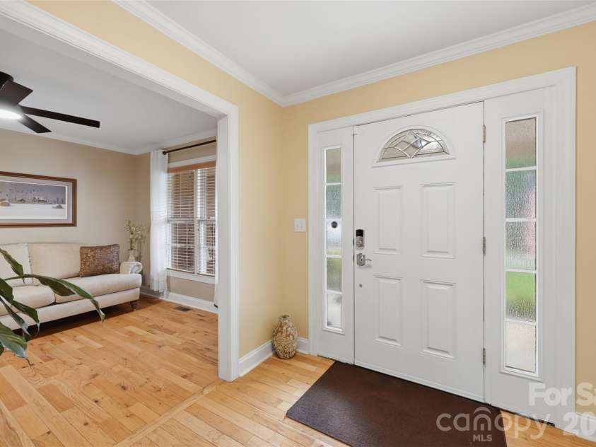 1197 Waterford Drive, Hickory, NC 28602.  MLS# CAR4386595, YatesRealty ID 26738. 