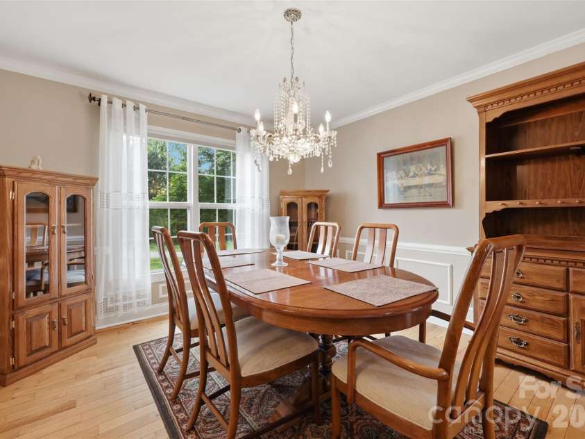 1197 Waterford Drive, Hickory, NC 28602.  MLS# CAR4386595, YatesRealty ID 26738. 