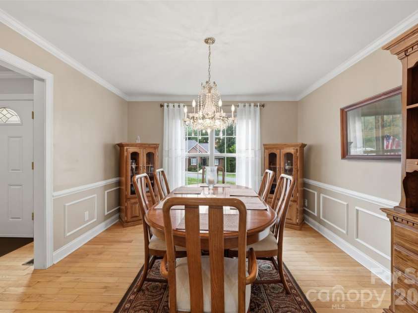 1197 Waterford Drive, Hickory, NC 28602.  MLS# CAR4386595, YatesRealty ID 26738. 