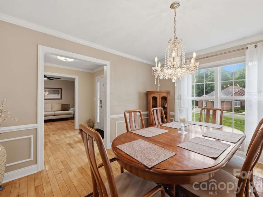 1197 Waterford Drive, Hickory, NC 28602.  MLS# CAR4386595, YatesRealty ID 26738. 
