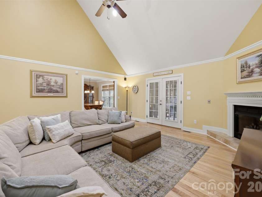 1197 Waterford Drive, Hickory, NC 28602.  MLS# CAR4386595, YatesRealty ID 26738. 
