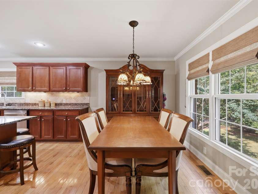1197 Waterford Drive, Hickory, NC 28602.  MLS# CAR4386595, YatesRealty ID 26738. 