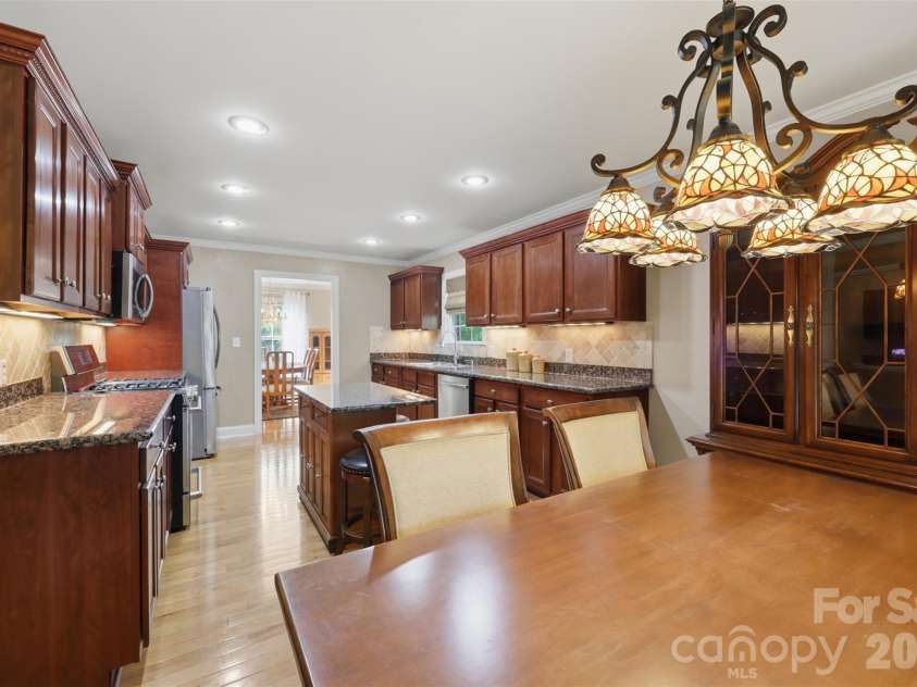 1197 Waterford Drive, Hickory, NC 28602.  MLS# CAR4386595, YatesRealty ID 26738. 