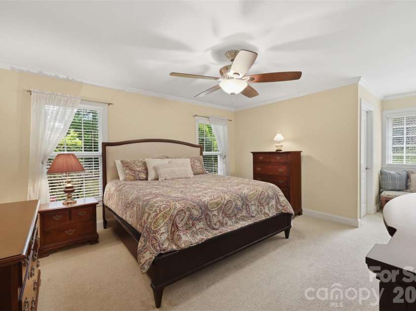 1197 Waterford Drive, Hickory, NC 28602.  MLS# CAR4386595, YatesRealty ID 26738. 