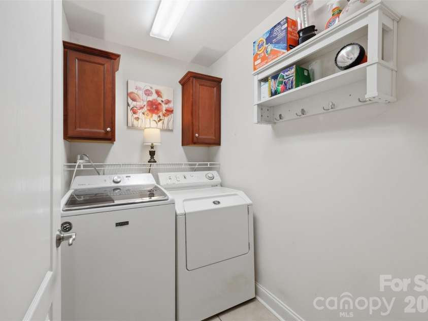 1197 Waterford Drive, Hickory, NC 28602.  MLS# CAR4386595, YatesRealty ID 26738. 