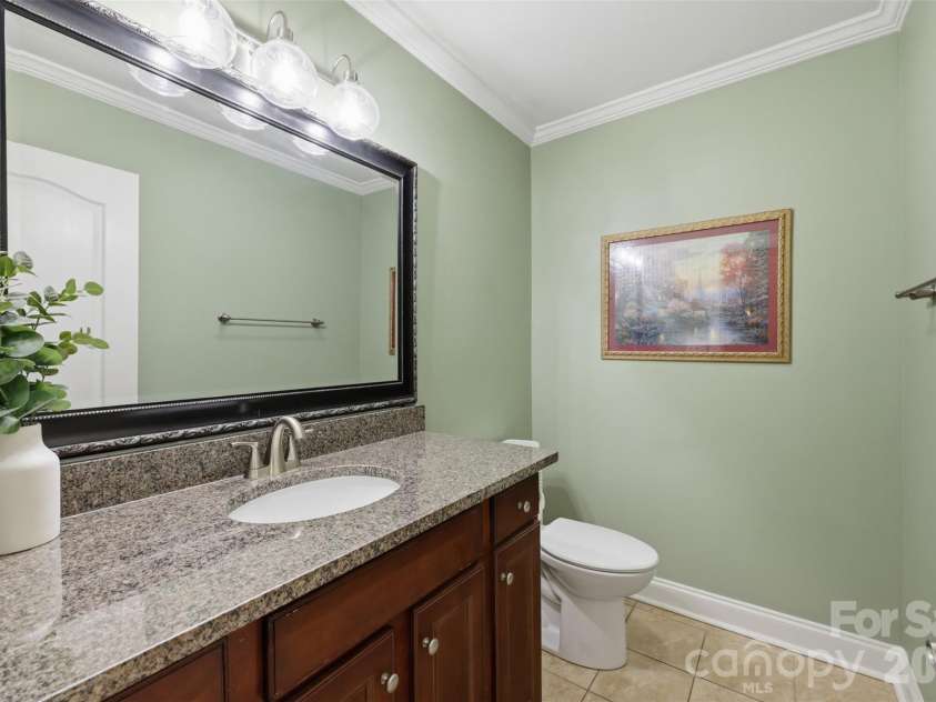 1197 Waterford Drive, Hickory, NC 28602.  MLS# CAR4386595, YatesRealty ID 26738. 