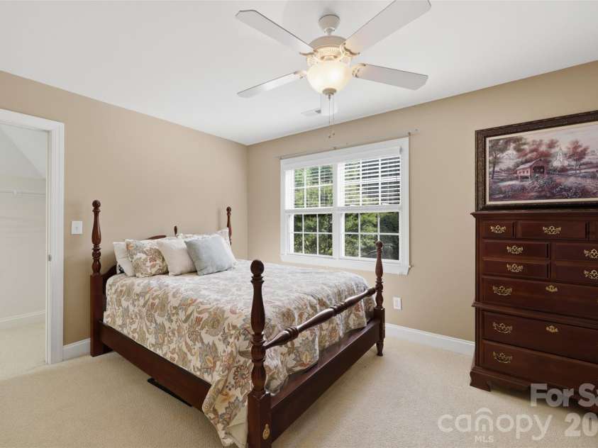 1197 Waterford Drive, Hickory, NC 28602.  MLS# CAR4386595, YatesRealty ID 26738. 