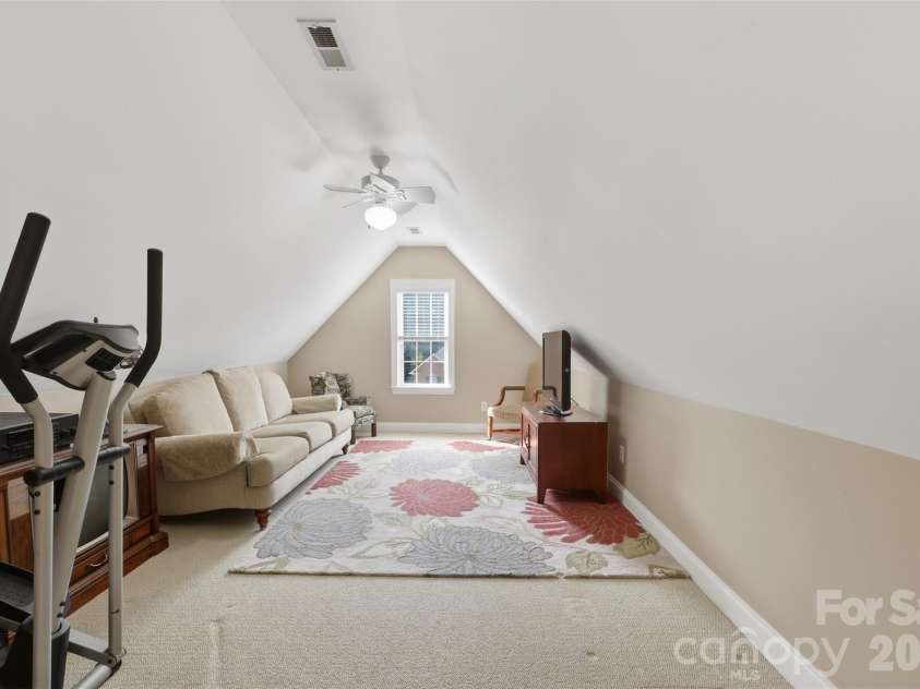 1197 Waterford Drive, Hickory, NC 28602.  MLS# CAR4386595, YatesRealty ID 26738. 