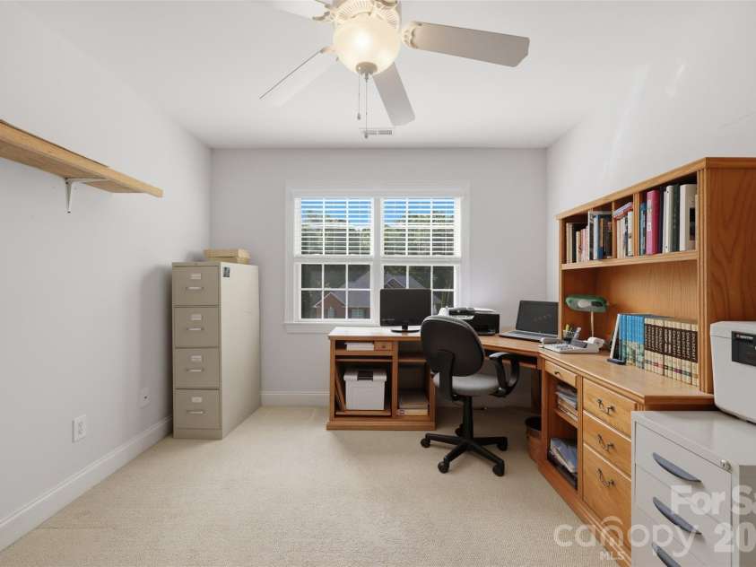 1197 Waterford Drive, Hickory, NC 28602.  MLS# CAR4386595, YatesRealty ID 26738. 